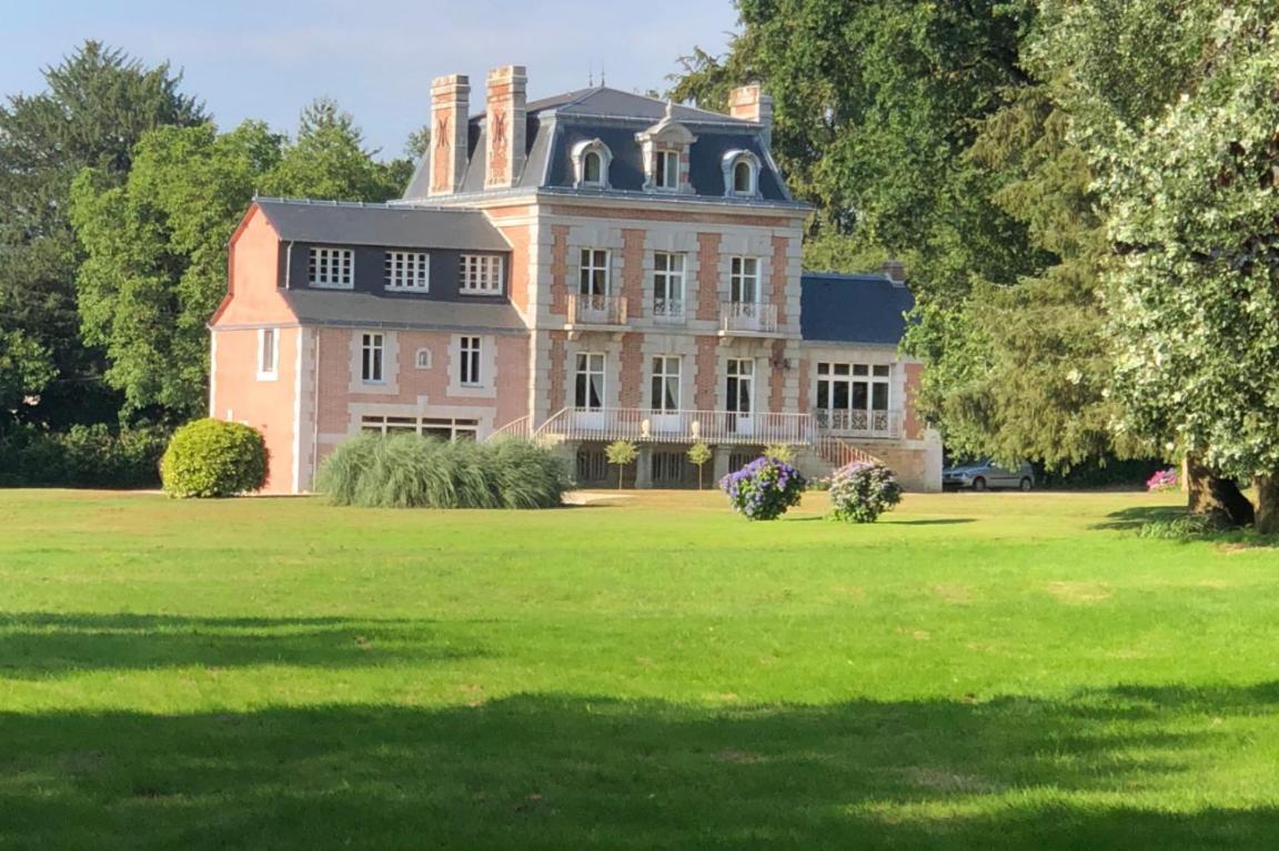 Chateau De La Chasse Beauvais Romagne  Esterno foto